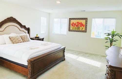 Pleasant Grove House | Luxury Roseville Family Party House