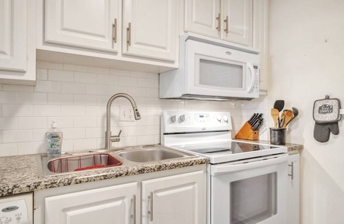 Eustis Apartment | Charming 1BR Apt in Eustis! by RedAwning