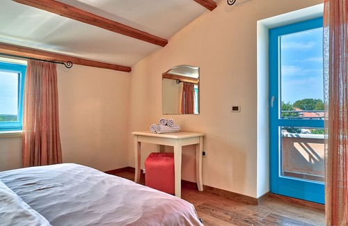 Susnjici Villa | Rustic Villa Simone with pool for 8 persons is located 8 km from Porec