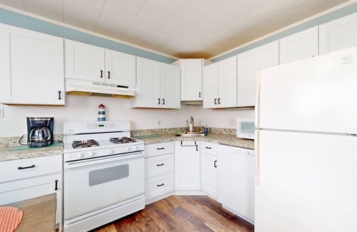 Brigantine Cottage | Excellent location!! Beach House 2 Blocks from the beach! Pet Friendly🐶