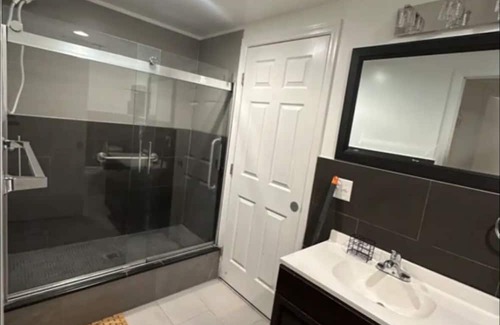 McGinley Square House | V2 please contact host before booking! This is private room, not entire place