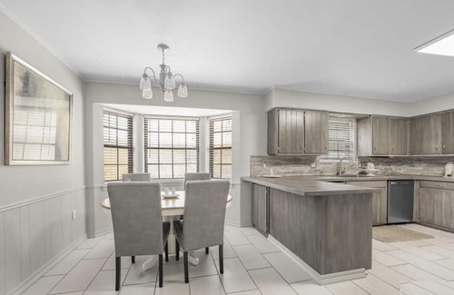 Broadmoor House | Large modern cozy spacious home great Location 2min from interstate Private yard
