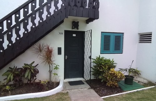 Blue Waters Apartment | Easy access to South coast Bars Beaches and Shops. Swimming Pool . Golf