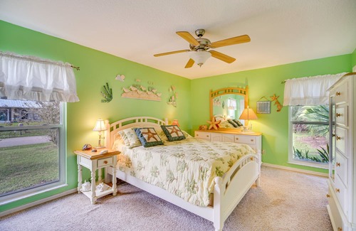 Sebastian Highlands House | Sebastian Home w/ Screened Lanai: 8 Mi to Beach!