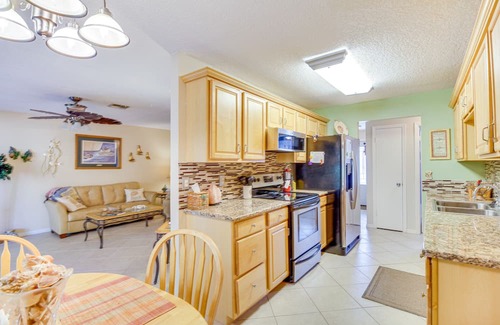 Sebastian Highlands House | Sebastian Home w/ Screened Lanai: 8 Mi to Beach!
