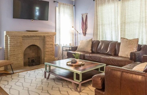 Maple Ridge House | Nugget's Roost - Maple Ridge Gem