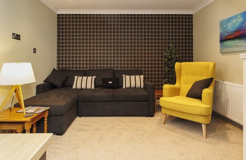 Stornoway Apartment | Park Suite 1 - up to four guests, close to Stornoway centre.