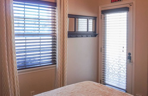 Hurricane Apartment | AAA Suite: Luxe Studio Casita with pool, Hot Tub & BBQ in the gateway to Zion.