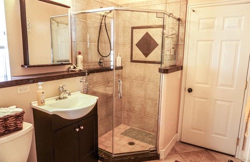 Hurricane Apartment | AAA Suite: Luxe Studio Casita with pool, Hot Tub & BBQ in the gateway to Zion.