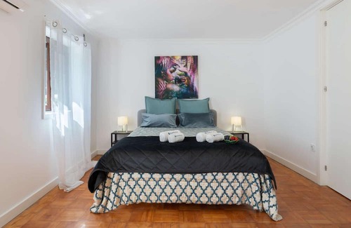 Paranhos House | Sunny Calm Room | Shared House