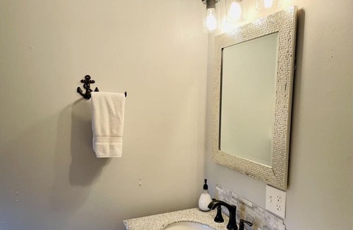 Maysville Cabin | Del's Cabin - Lazy Getaways