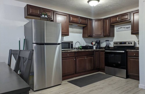 Ashwaubenon House | Cozy Newly Remodeled Two-Bedroom Townhouse in Green Bay Near Lambeau!