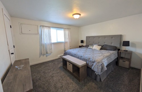 Ashwaubenon House | Cozy Newly Remodeled Two-Bedroom Townhouse in Green Bay Near Lambeau!