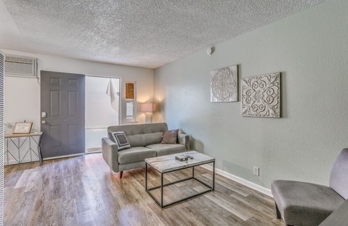 Raisin Apartment | Sunlit Fresno Apartment: 4 Mi to Old Town Clovis!