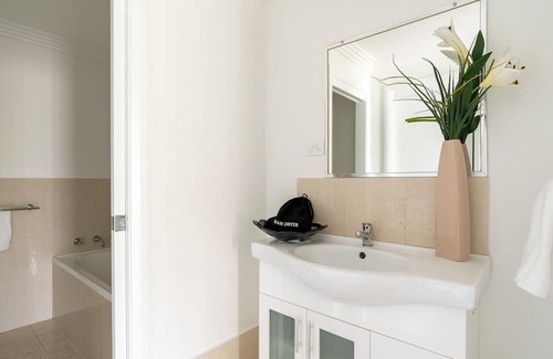 Shellharbour City Centre Apartment | Mountain Waves - in the heart of shellharbour