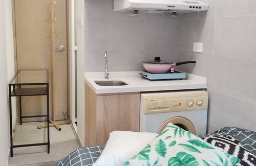 Kowloon Apartment | Spacious 1BR Central 5 Minute Walk to MTR