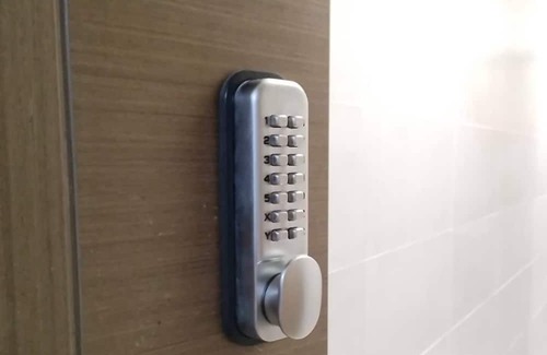 Kowloon Apartment | Spacious 1BR Central 5 Minute Walk to MTR