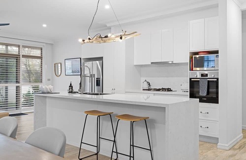 Blue Bay Apartment | Blissful Beachfront Pad - Pet Friendly / Direct Beach Access