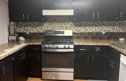 Roselle House | Cozy Comfy Private Room Close to Everything i