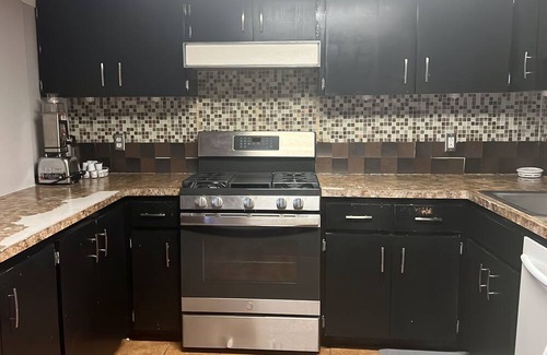 Roselle House | Cozy Comfy Private Room Close to Everything l