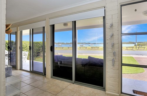 Hawks Nest House | Summer Bay Sunsets - Pet Friendly