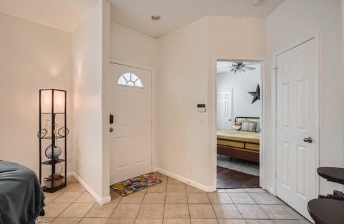 North Loop House | New Listing! 3/2 Centrally located Close to DT!