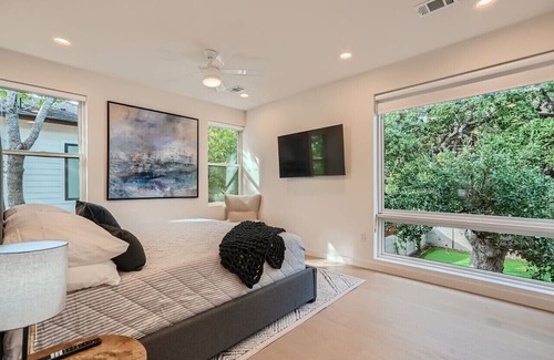 South Manchaca House | Custom New Build Central Austin Home Mins to DT