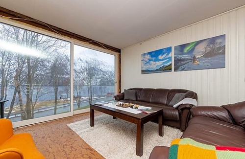 Glomfjord Hotel | Gulbrakka Basecamp