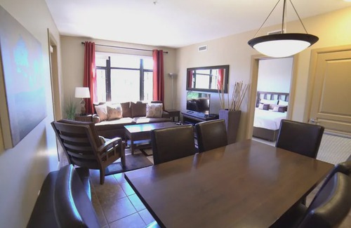 South Pandosy Condo | Relaxing Retreat Overlooking Playa's Quiet 3rd Floor Courtyard
