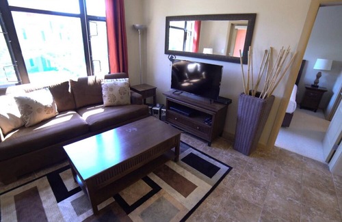 South Pandosy Condo | Relaxing Retreat Overlooking Playa's Quiet 3rd Floor Courtyard
