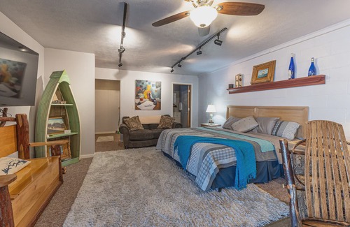 Summersville Apartment | Sunset Suite at Lake Sometimes!