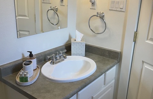 Broadmoor Cottage | Walkable to The Broadmoor Hotel, Seven Falls and Stratton Open Space