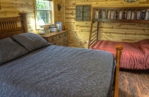 Utopia Cabin | Utopia Bunkhouse