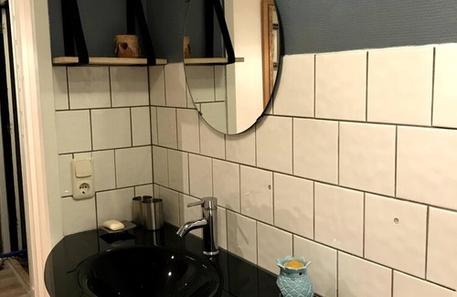 IJhorst Apartment | Cozy chalet on family campsite De Vossenburcht with swimming pool and forest at 100m