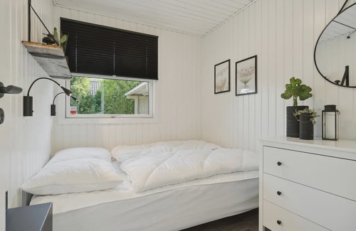 Skastrup Strand House | Stunning Home In Bogense With Wifi