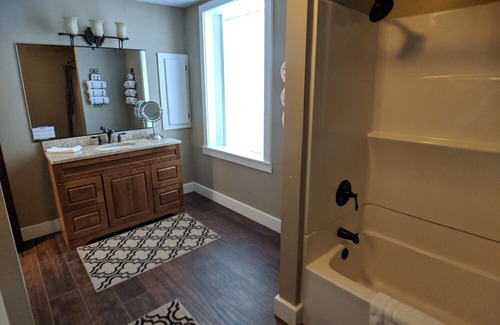 Nauvoo Apartment | The Red Front Suite - Sleeps 15