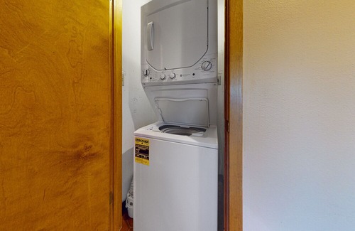 Four O'Clock Condo | Sunny ski-in condo with mountain views, hot tubs, pool, fireplace, firepit, & gym