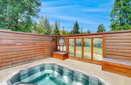 Four O'Clock Condo | Sunny ski-in condo with mountain views, hot tubs, pool, fireplace, firepit, & gym