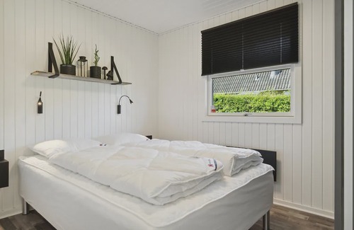 Skastrup Strand House | Stunning Home In Bogense With Wifi