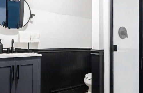 Austerlitz House | Renovated 4 BR 3 BA Barn; 30 mins to Hudson, 15 mins to the Berkshires!