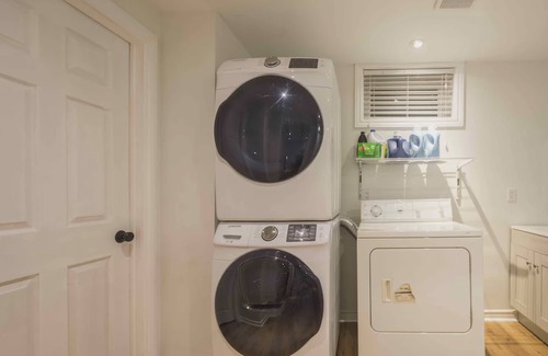 Adolphustown House | Waterfront Newly Renovated: The Glenora House - Jul/Aug - 1 wk minimum stay