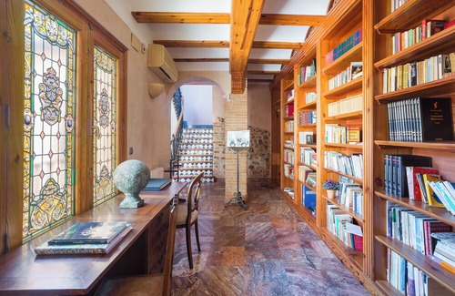 Villalonga House | Inn 'Suite Junior' with Private Terrace, Wi-Fi and Air Conditioning