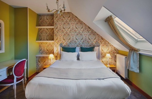 Saint-Vaast-la-Hougue Hotel | Logis Hotel Les Fuchsias