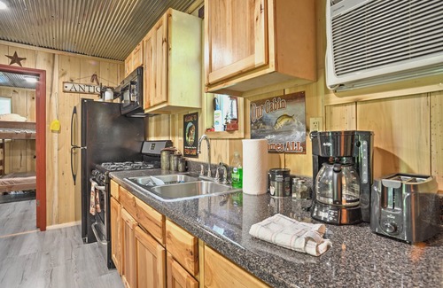 New Concord House | Kentucky Cabin with 2 Fishing Ponds and Trail Access