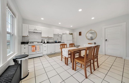 Allston Apartment | 5BR 2BTH Bright & Spacious Apt in Brighton