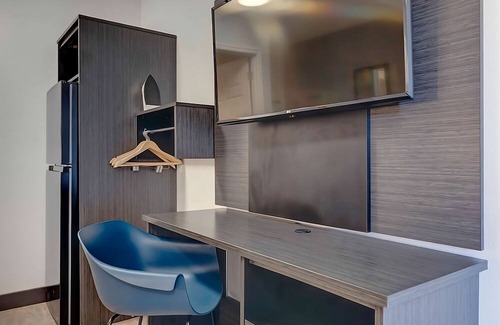 Rock Springs House | Ideal Mix of Comfort and Value! 3 Units with Free Parking, Pets are Allowed