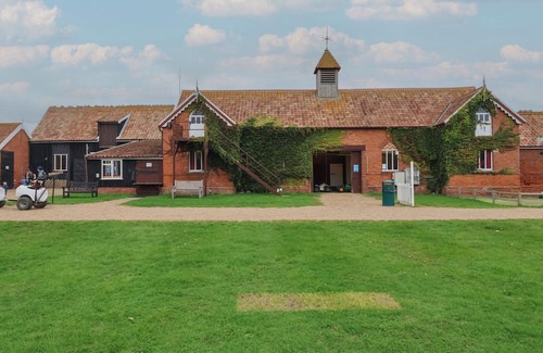 Woodbridge Cottage | CARABELLE (COW SHED 7), character holiday cottage in Campsea Ashe