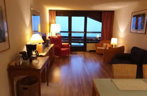 Beatenberg Apartment | Apartment in the hotel with a view of the mountains and lake!