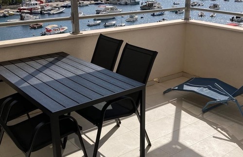 Krizna luka Apartment | One bedroom apartment with terrace and sea view Hvar (A-24926-c)