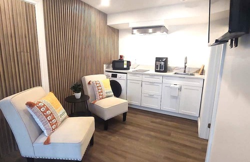 Guelph Apartment | Modern,1BR Guesthouse Studio